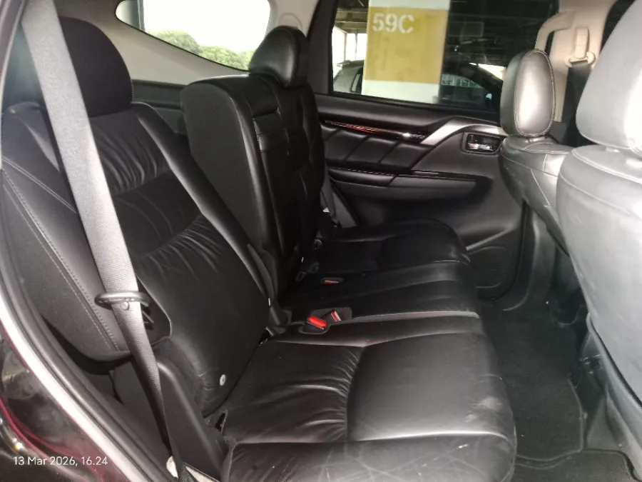 Foto Mobil Bekas Kabin Belakang Mitsubishi Pajero Sport 2.4 Dakar Ultimate 4X4 tahun 2022