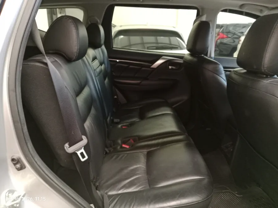 Foto Mobil Bekas Kabin Belakang Mitsubishi Pajero Sport 2.4 Dakar Ultimate 4X4 tahun 2022