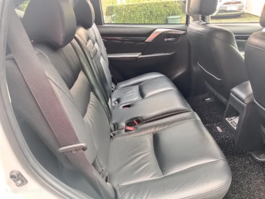 Foto Mobil Bekas Kabin Belakang Mitsubishi Pajero Sport 2.4 Dakar Ultimate 4X4 tahun 2022