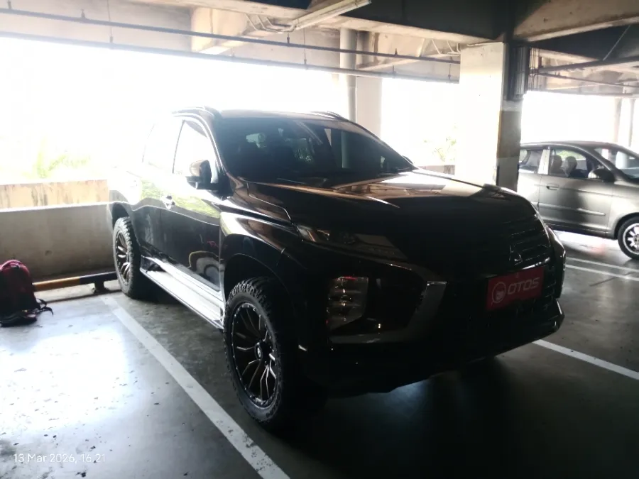 Foto Mobil Bekas Kanan Depan Mitsubishi Pajero Sport 2.4 Dakar Ultimate 4X4 tahun 2022
