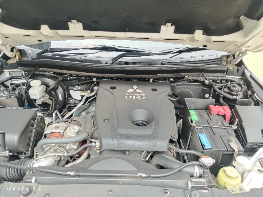 Foto Mobil Bekas Mesin Mitsubishi Pajero Sport 2.4 Dakar Ultimate 4X4 tahun 2022