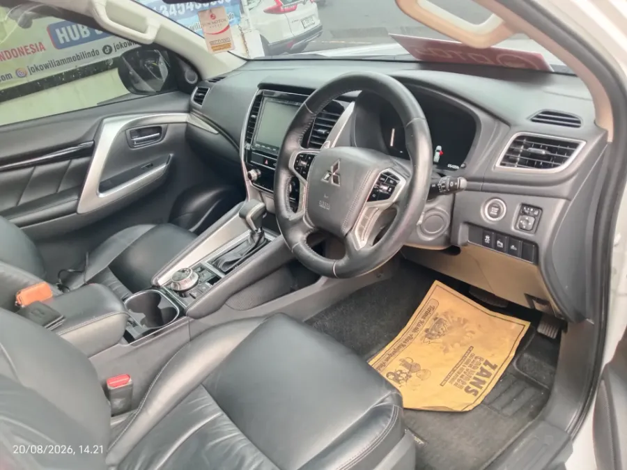 Foto Mobil Bekas Kabin Depan Mitsubishi Pajero Sport 2.4 Dakar Ultimate 4X4 tahun 2023