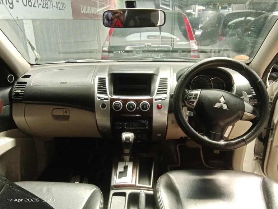 Foto Mobil Bekas Dashboard Mitsubishi Pajero Sport 2.5 tahun 2012