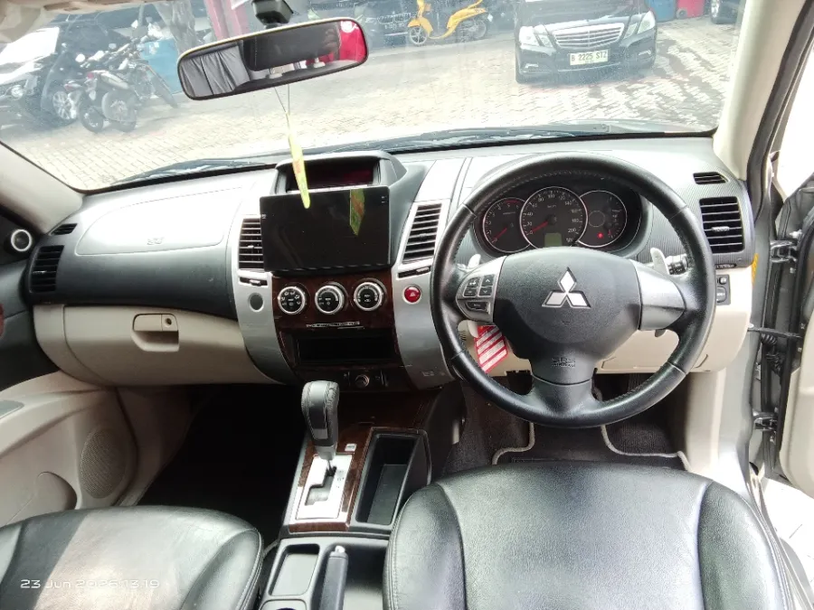 Foto Mobil Bekas Dashboard Mitsubishi Pajero Sport 2.5 tahun 2014