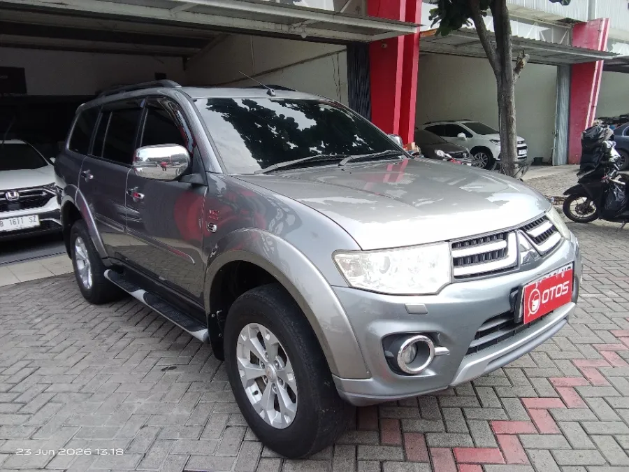 Foto Mobil Bekas Kanan Depan Mitsubishi Pajero Sport 2.5 tahun 2014