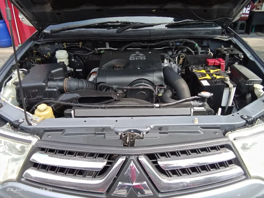 Foto Mobil Bekas Mesin Mitsubishi Pajero Sport 2.5 tahun 2014