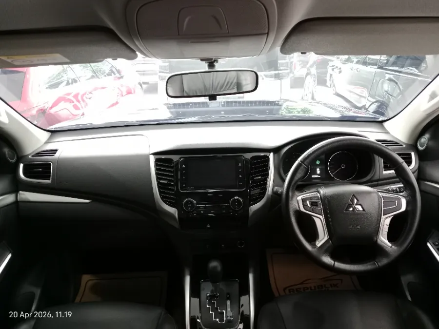 Foto Mobil Bekas Dashboard Mitsubishi Pajero Sport 2.5 tahun 2023