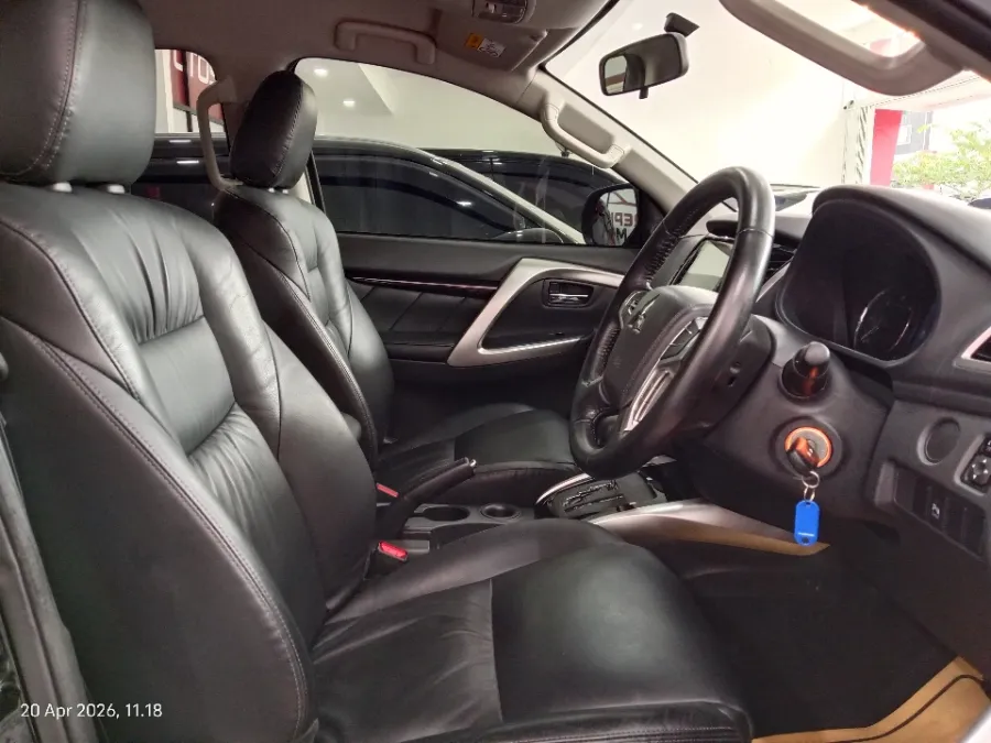 Foto Mobil Bekas Kabin Depan Mitsubishi Pajero Sport 2.5 tahun 2023