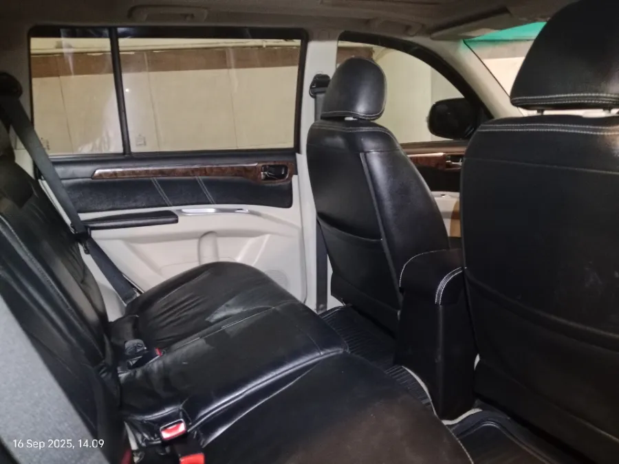 Foto Mobil Bekas Kabin Belakang Mitsubishi Pajero Sport 2.5 Dakar tahun 2015