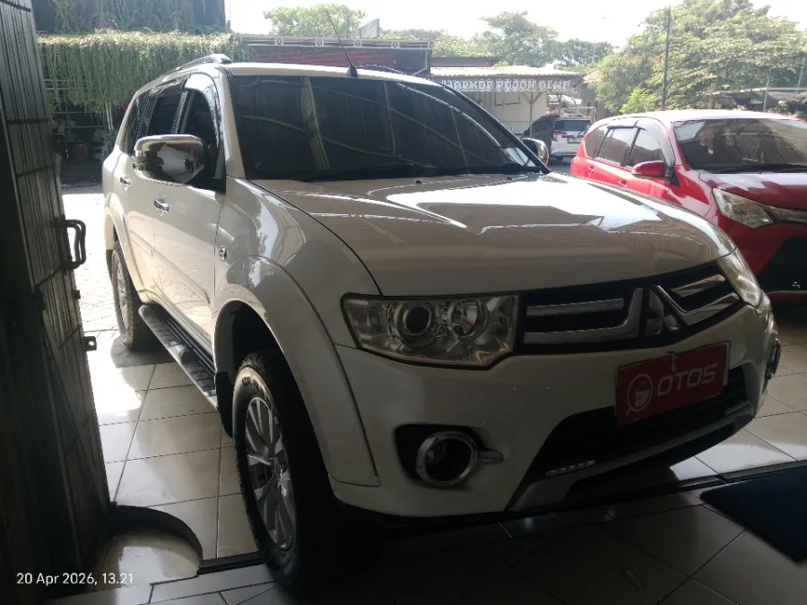 Foto Mobil Bekas Kanan Depan Mitsubishi Pajero Sport 2.5 Exceed 4X2 tahun 2015