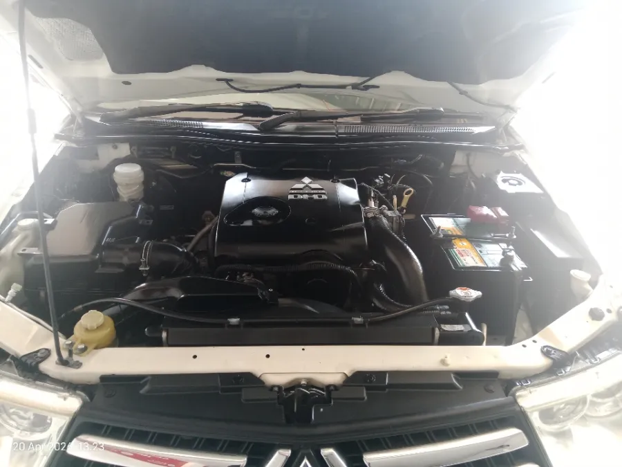 Foto Mobil Bekas Mesin Mitsubishi Pajero Sport 2.5 Exceed 4X2 tahun 2015