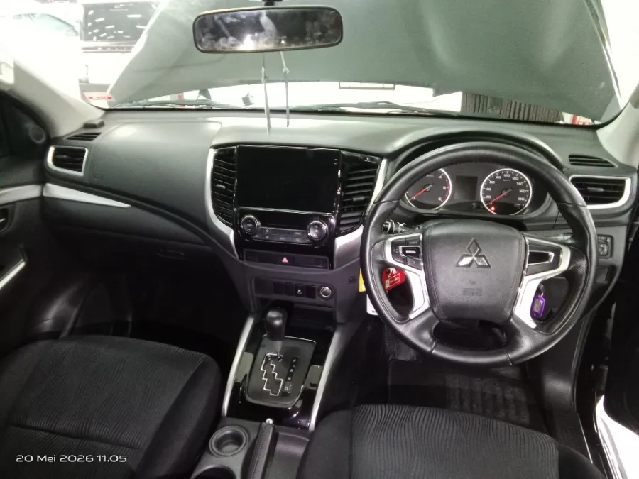Foto Mobil Bekas Dashboard Mitsubishi Pajero Sport 2.5 Exceed 4X2 tahun 2016