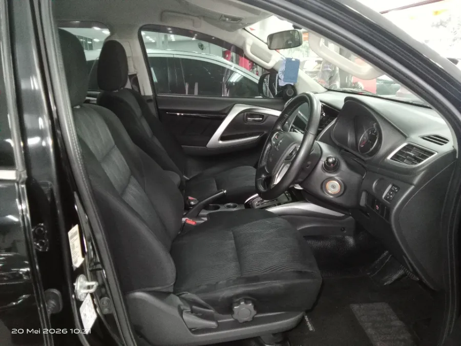 Foto Mobil Bekas Kabin Depan Mitsubishi Pajero Sport 2.5 Exceed 4X2 tahun 2016