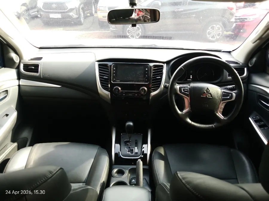 Foto Mobil Bekas Dashboard Mitsubishi Pajero Sport 2.5 Exceed 4X2 tahun 2022