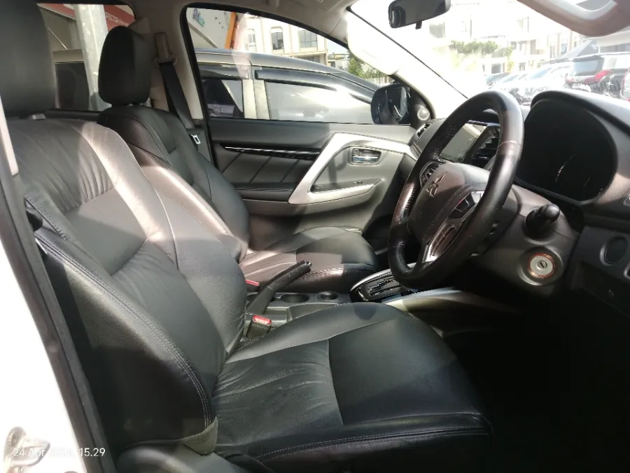 Foto Mobil Bekas Kabin Depan Mitsubishi Pajero Sport 2.5 Exceed 4X2 tahun 2022
