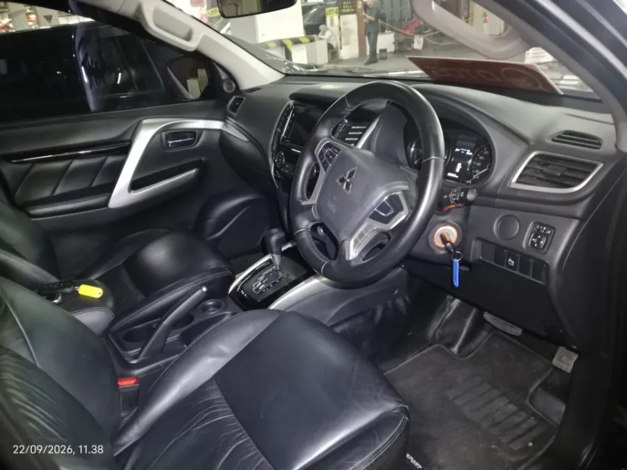 Foto Mobil Bekas Kabin Depan Mitsubishi Pajero Sport 2.5 Exceed 4X2 tahun 2022