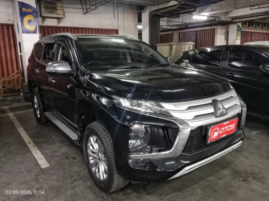 Foto Mobil Bekas Kanan Depan Mitsubishi Pajero Sport 2.5 Exceed 4X2 tahun 2022