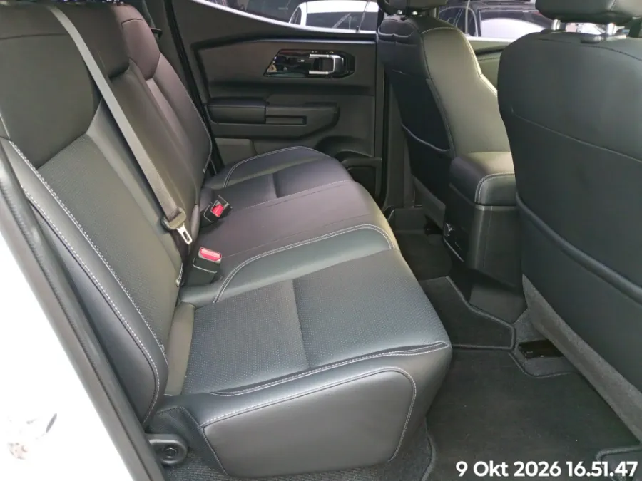 Foto Mobil Bekas Kabin Belakang Mitsubishi Triton 2.4 tahun 2025