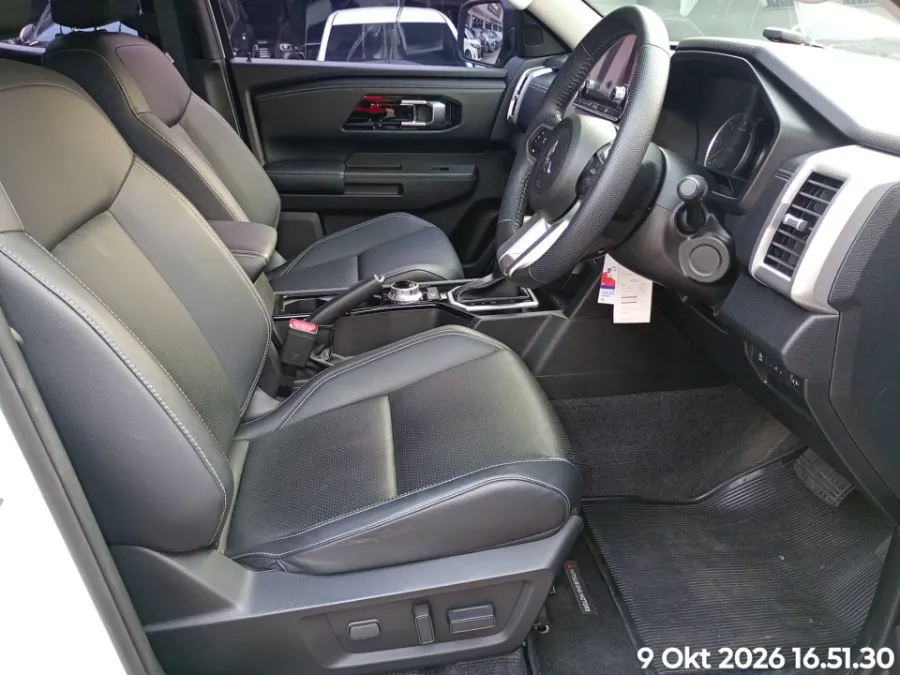 Foto Mobil Bekas Kabin Depan Mitsubishi Triton 2.4 tahun 2025