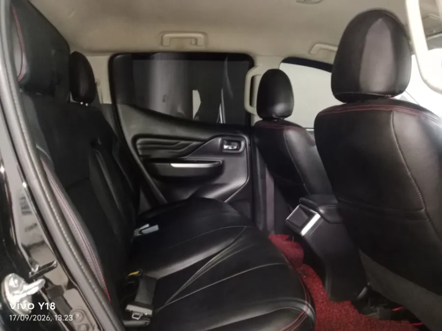 Foto Mobil Bekas Kabin Belakang Mitsubishi Triton 2.4 Ultimate 4x4 tahun 2019