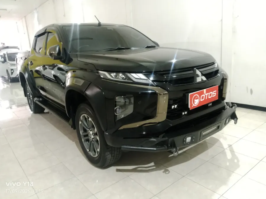 Foto Mobil Bekas Kanan Depan Mitsubishi Triton 2.4 Ultimate 4x4 tahun 2019