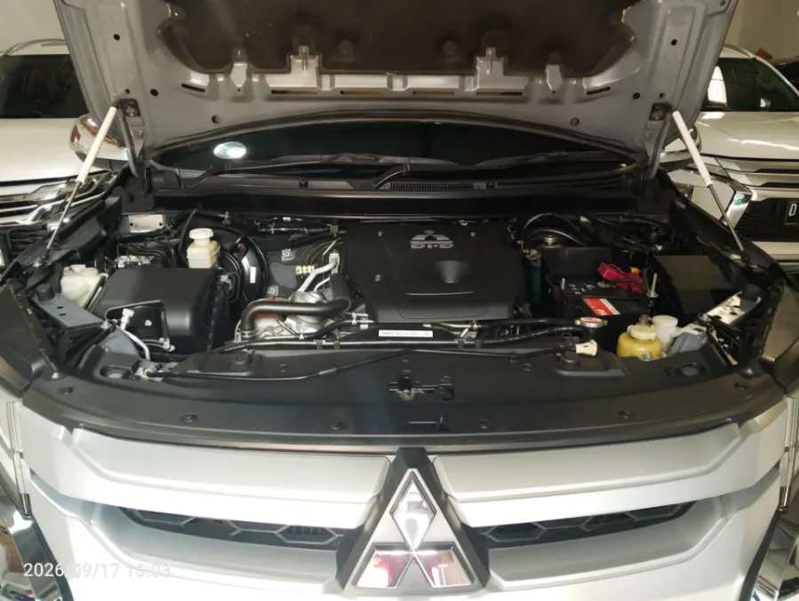 Foto Mobil Bekas Mesin Mitsubishi Triton 2.4 Ultimate 4x4 tahun 2020