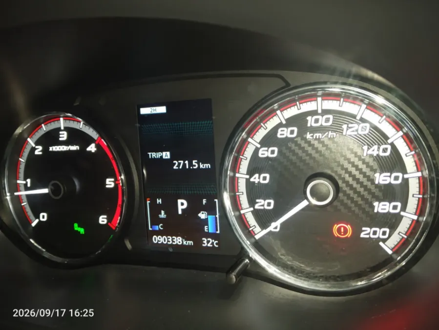 Foto Mobil Bekas Odometer Mitsubishi Triton 2.4 Ultimate 4x4 tahun 2020