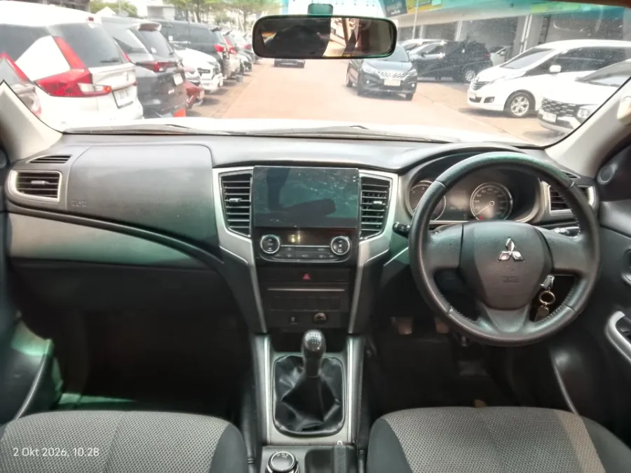 Foto Mobil Bekas Dashboard Mitsubishi Triton 2.5 Double Cabin GLS tahun 2021