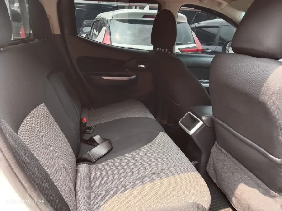 Foto Mobil Bekas Kabin Belakang Mitsubishi Triton 2.5 Double Cabin GLS tahun 2021