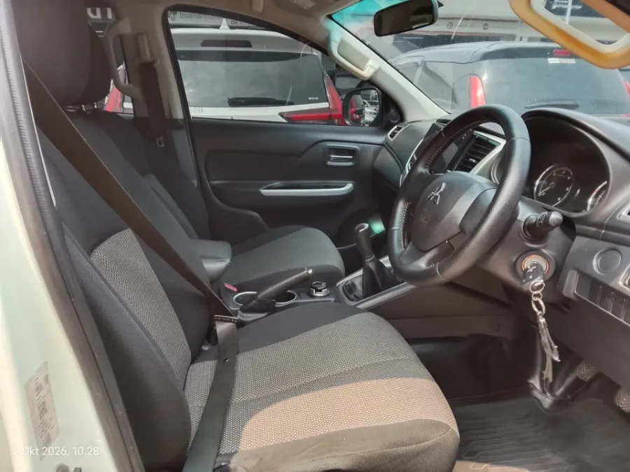 Foto Mobil Bekas Kabin Depan Mitsubishi Triton 2.5 Double Cabin GLS tahun 2021