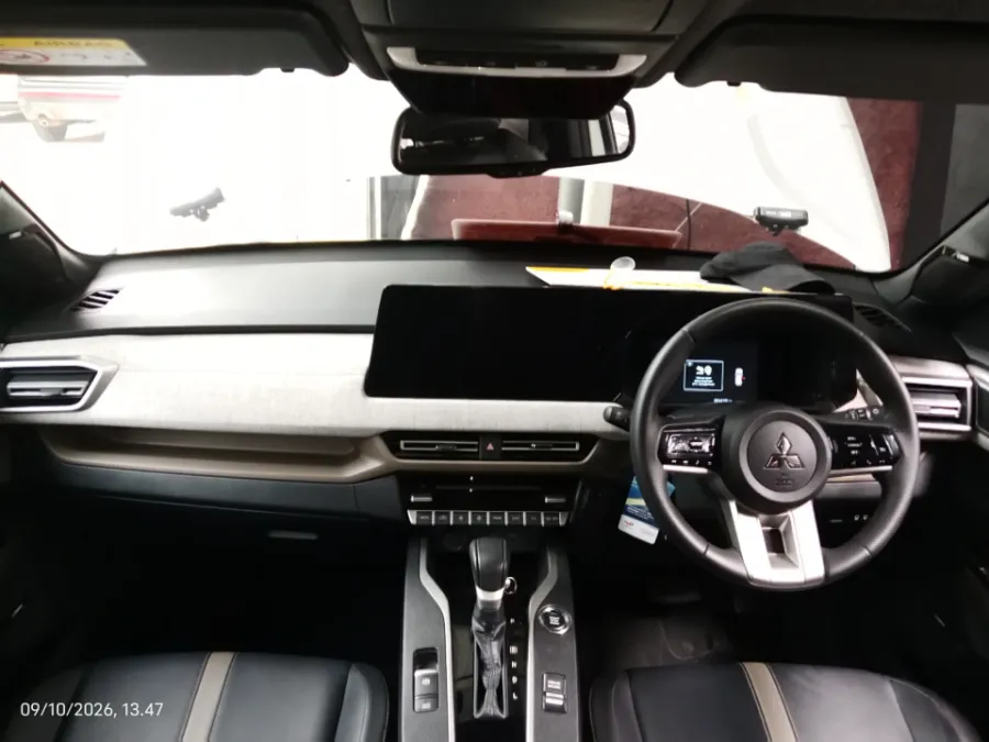 Foto Mobil Bekas Dashboard Mitsubishi XForce 1.5 Exceed tahun 2023