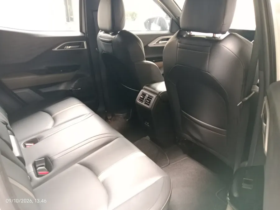 Foto Mobil Bekas Kabin Belakang Mitsubishi XForce 1.5 Exceed tahun 2023