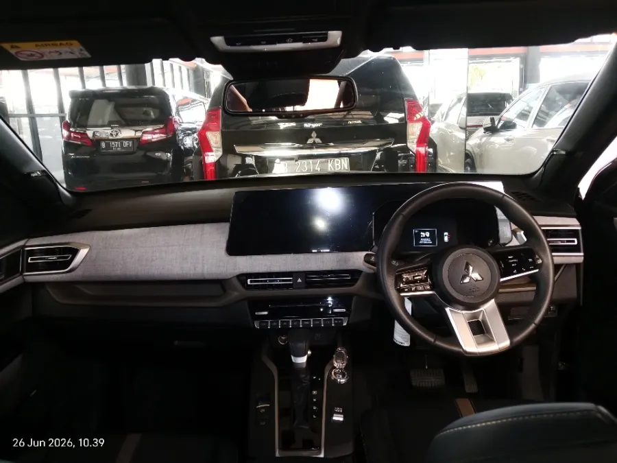 Foto Mobil Bekas Dashboard Mitsubishi XForce 1.5 Ultimate tahun 2023