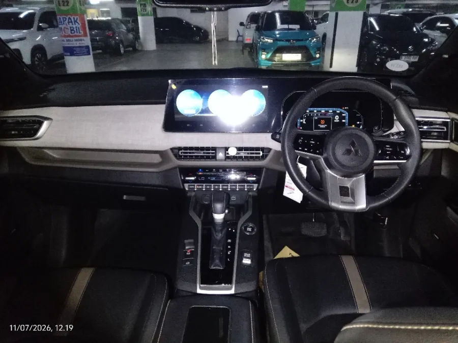 Foto Mobil Bekas Dashboard Mitsubishi XForce 1.5 Ultimate tahun 2023