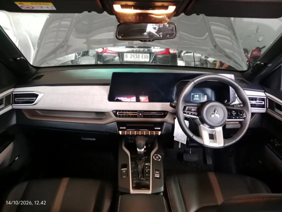 Foto Mobil Bekas Dashboard Mitsubishi XForce 1.5 Ultimate tahun 2023