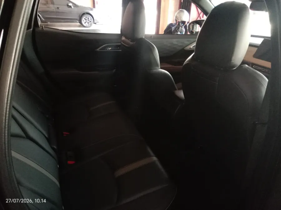 Foto Mobil Bekas Kabin Belakang Mitsubishi XForce 1.5 Ultimate tahun 2023