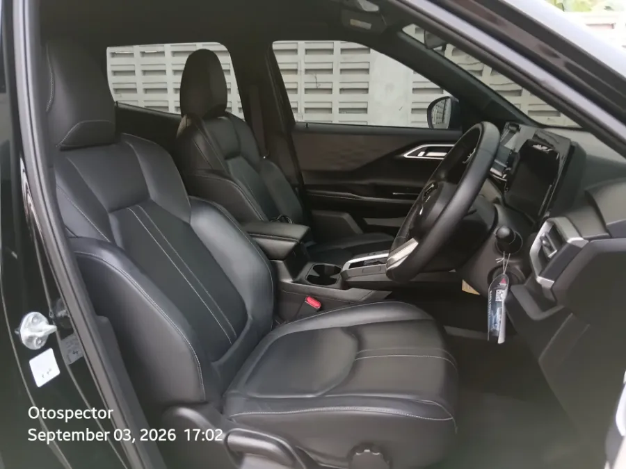Foto Mobil Bekas Kabin Depan Mitsubishi XForce 1.5 Ultimate tahun 2023