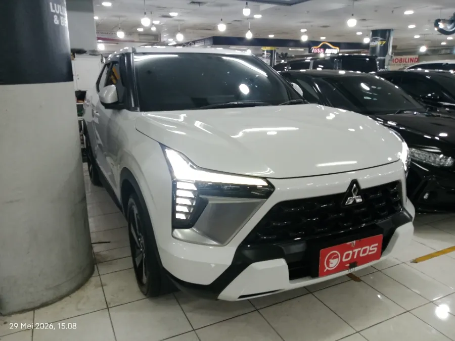Foto Mobil Bekas Kanan Depan Mitsubishi XForce 1.5 Ultimate tahun 2023