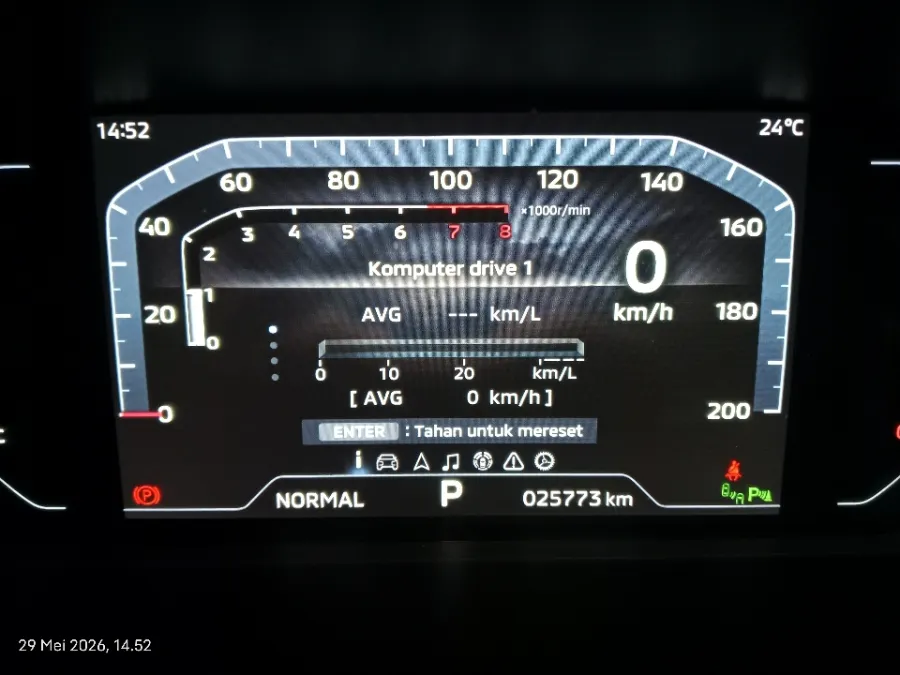 Foto Mobil Bekas Odometer Mitsubishi XForce 1.5 Ultimate tahun 2023