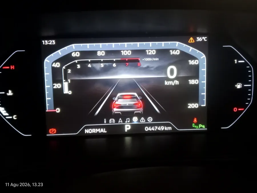 Foto Mobil Bekas Odometer Mitsubishi XForce 1.5 Ultimate tahun 2023