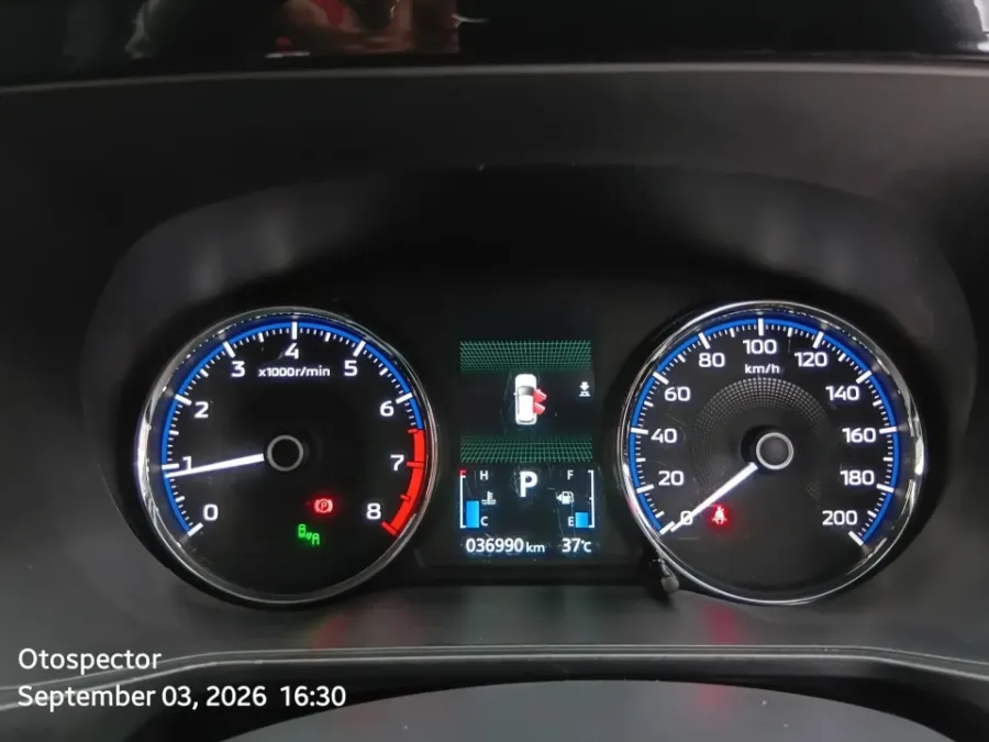 Foto Mobil Bekas Odometer Mitsubishi XForce 1.5 Ultimate tahun 2023