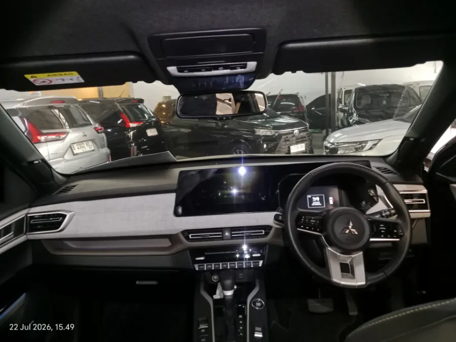 Foto Mobil Bekas Dashboard Mitsubishi XForce 1.5 Ultimate tahun 2024