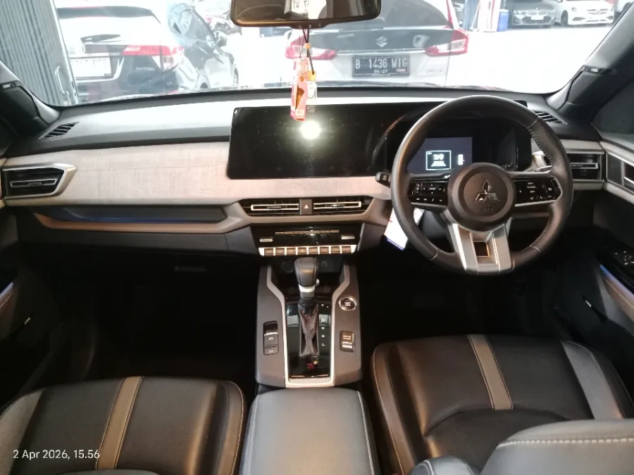 Foto Mobil Bekas Dashboard Mitsubishi XForce 1.5 Ultimate tahun 2024