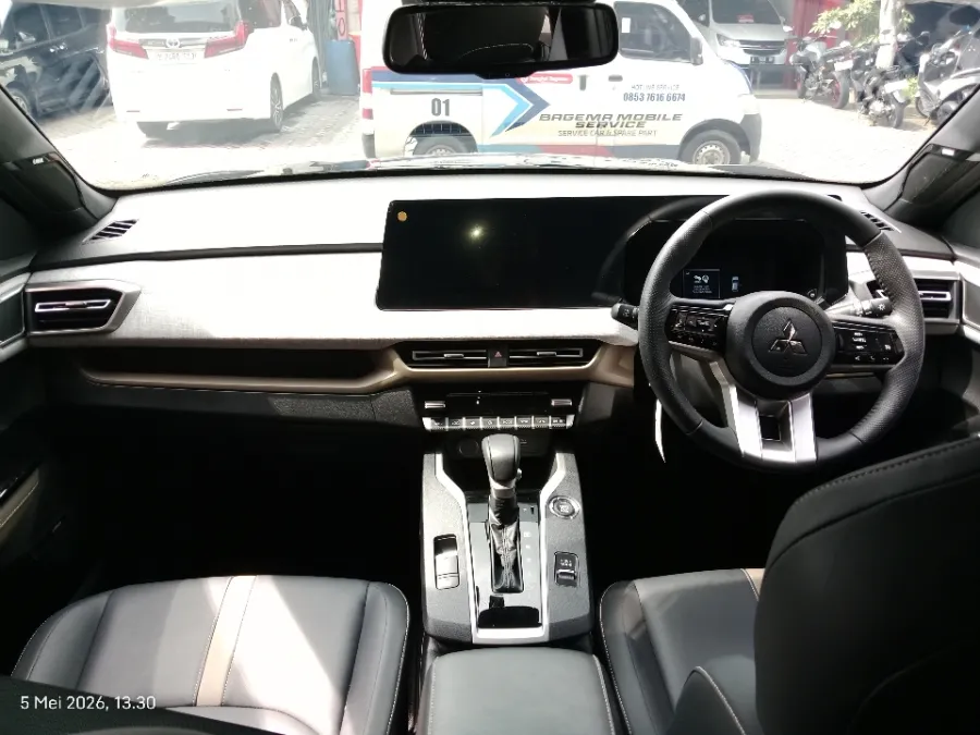 Foto Mobil Bekas Dashboard Mitsubishi XForce 1.5 Ultimate tahun 2024