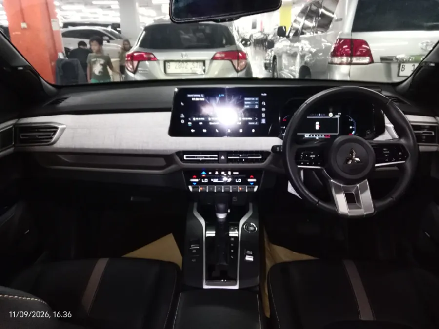 Foto Mobil Bekas Dashboard Mitsubishi XForce 1.5 Ultimate tahun 2024