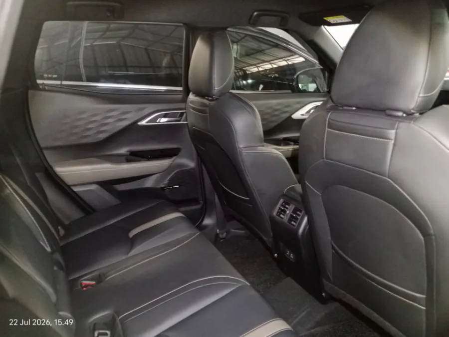 Foto Mobil Bekas Kabin Belakang Mitsubishi XForce 1.5 Ultimate tahun 2024