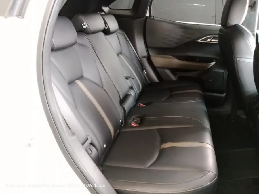 Foto Mobil Bekas Kabin Belakang Mitsubishi XForce 1.5 Ultimate tahun 2024