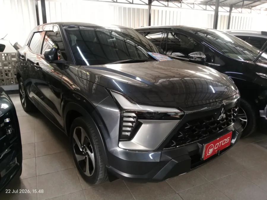 Foto Mobil Bekas Kanan Depan Mitsubishi XForce 1.5 Ultimate tahun 2024