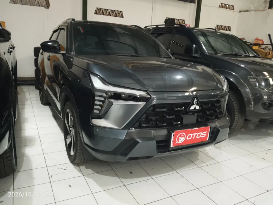 Foto Mobil Bekas Kanan Depan Mitsubishi XForce 1.5 Ultimate tahun 2024