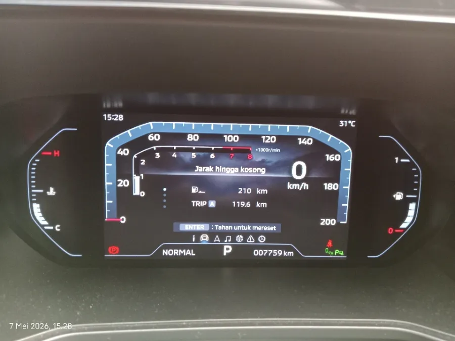Foto Mobil Bekas Odometer Mitsubishi XForce 1.5 Ultimate tahun 2024